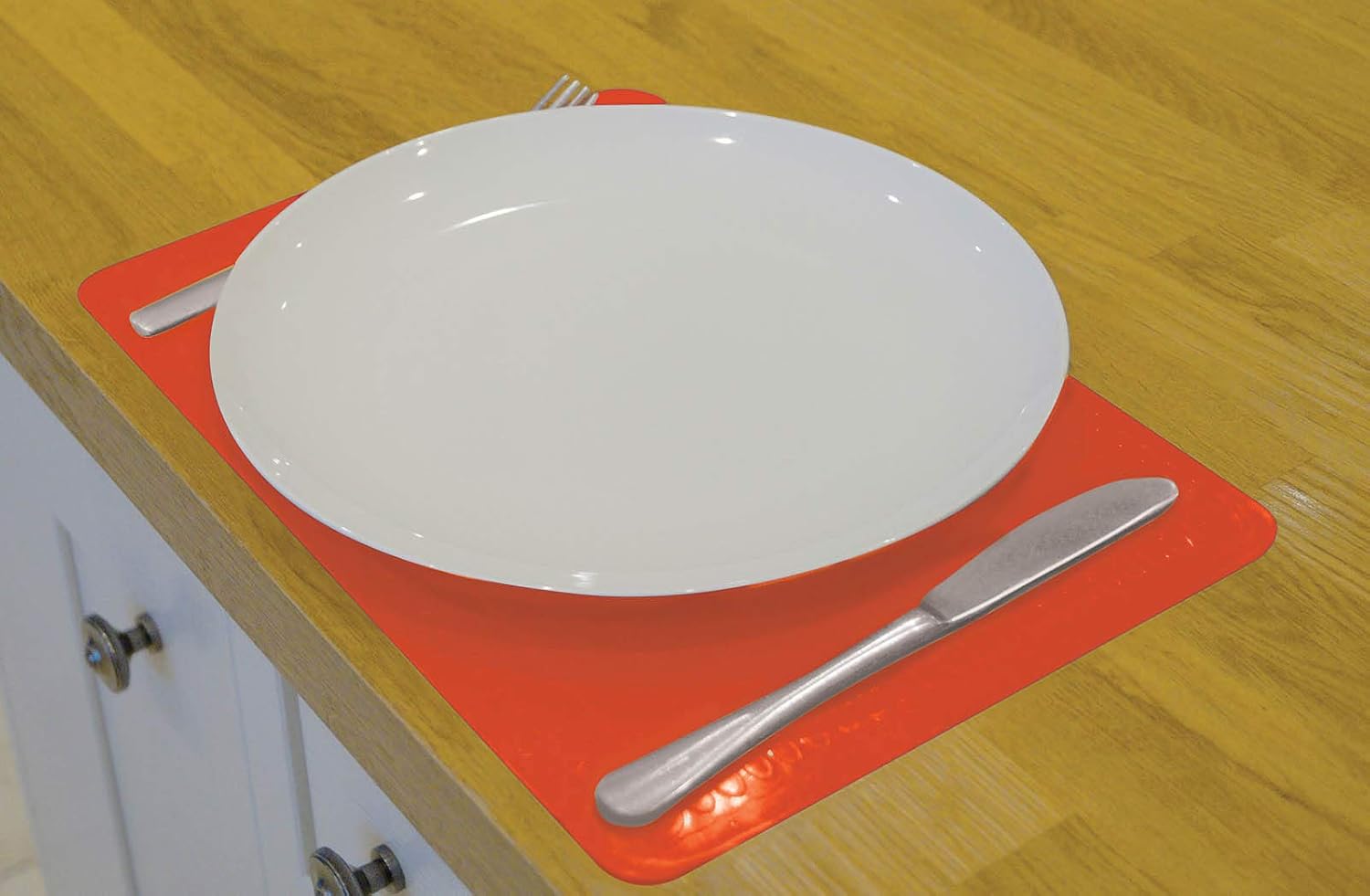 Aidapt Red Anti-Slip Heat Resistant Silicone Table Mat 250 x 180mm - VM985BR