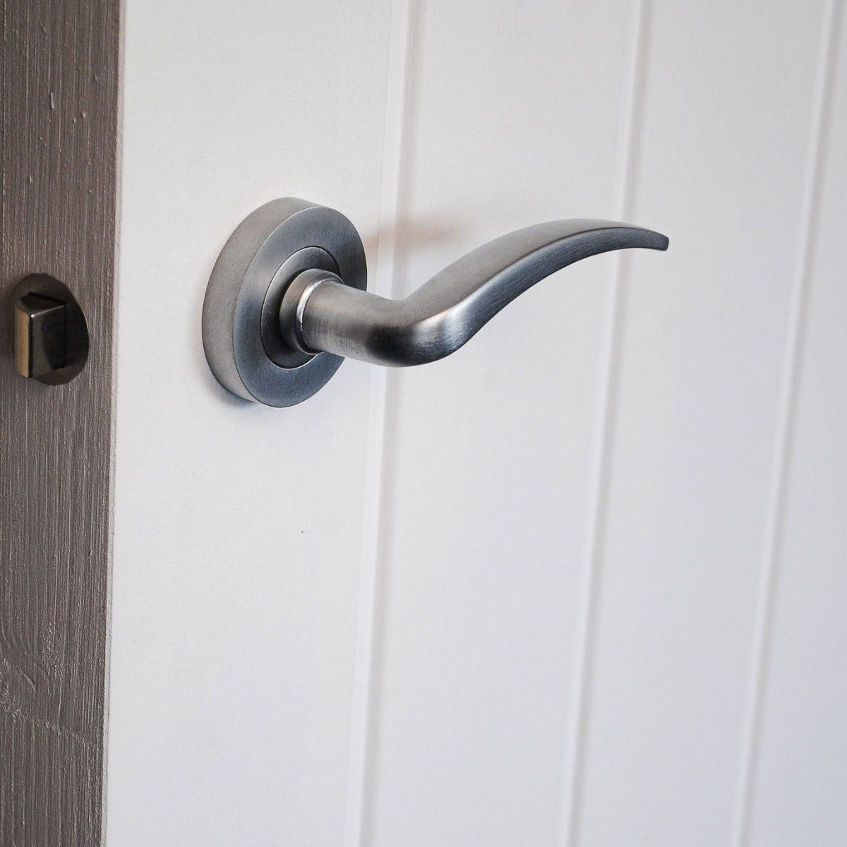 ViBE Corsica Lever on Rose Door Handle in Satin Chrome for Internal Doors
