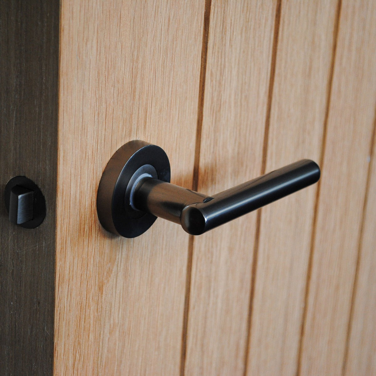 ONYX Design Laurel on Rose Door Handle in Gunmetal for Internal Doors