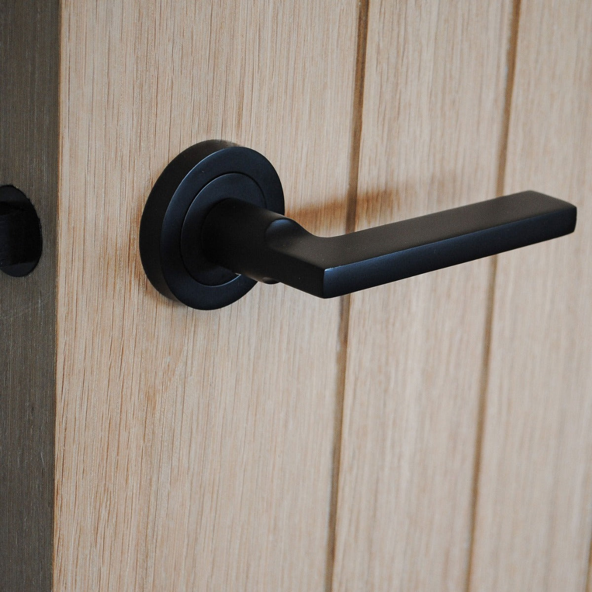 ONYX Design Naxos Lever on Rose Door Handle in Matt Black for Internal Doors