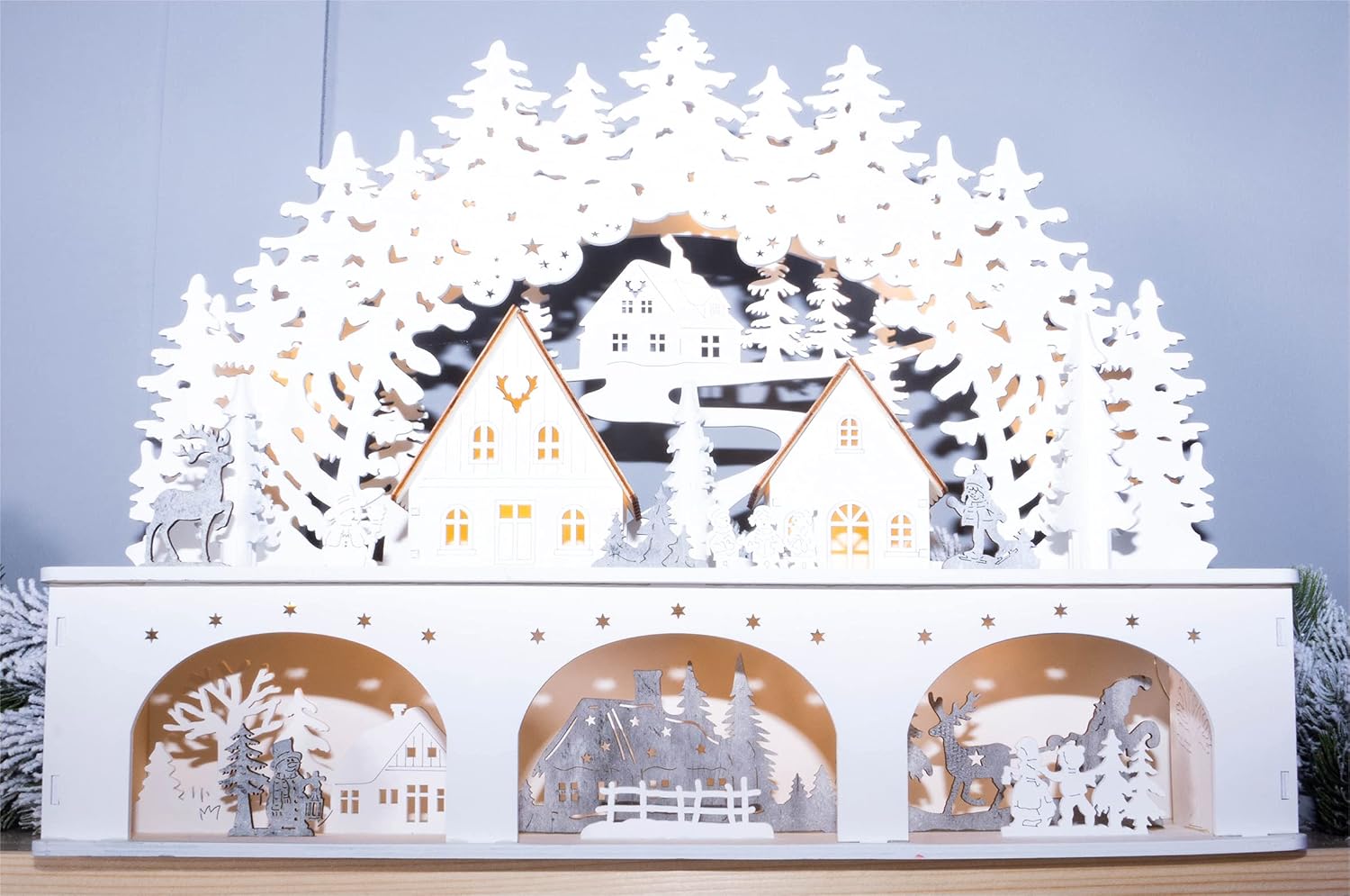 St Helens Home & Garden Wooden Light Up Festive Scene LED - GH960