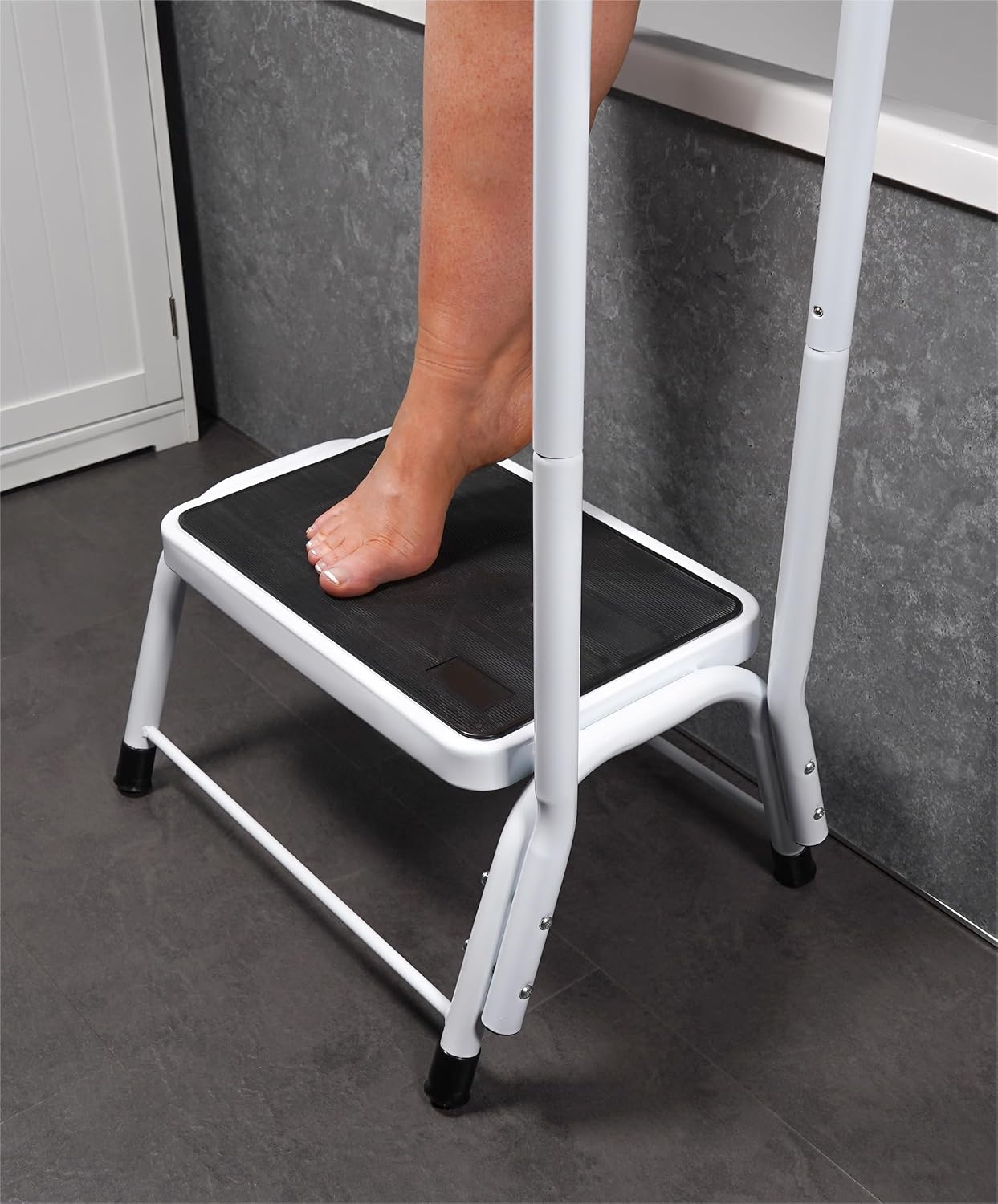 Step Stool with Handrail