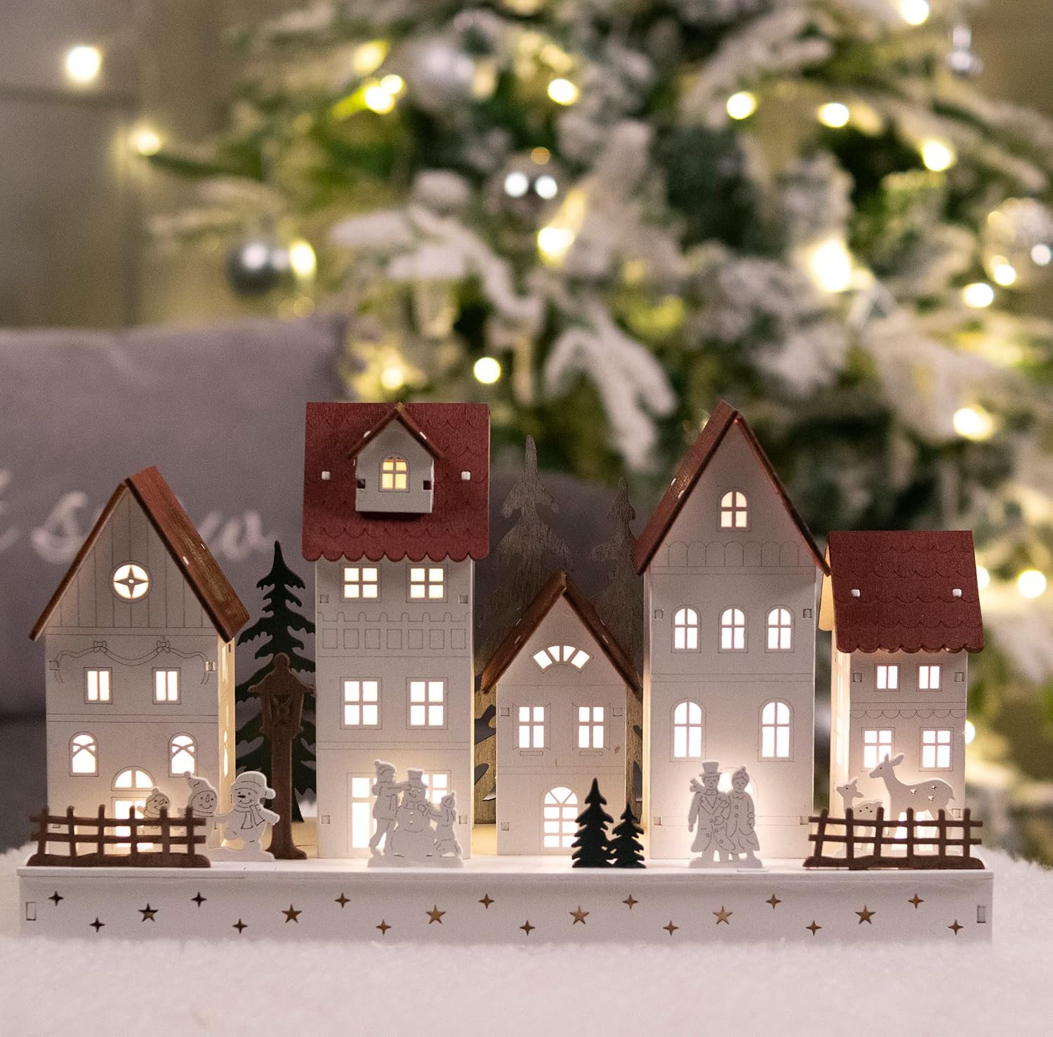 St Helens Home & Garden Battery Powered Wooden Light Up Festive Scene - GH962