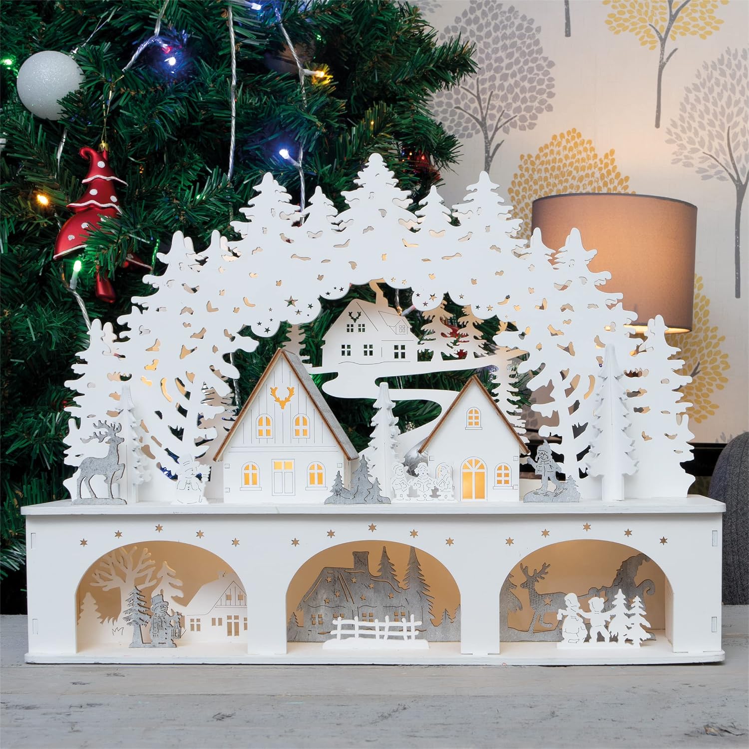 St Helens Home & Garden Wooden Light Up Festive Scene LED - GH960