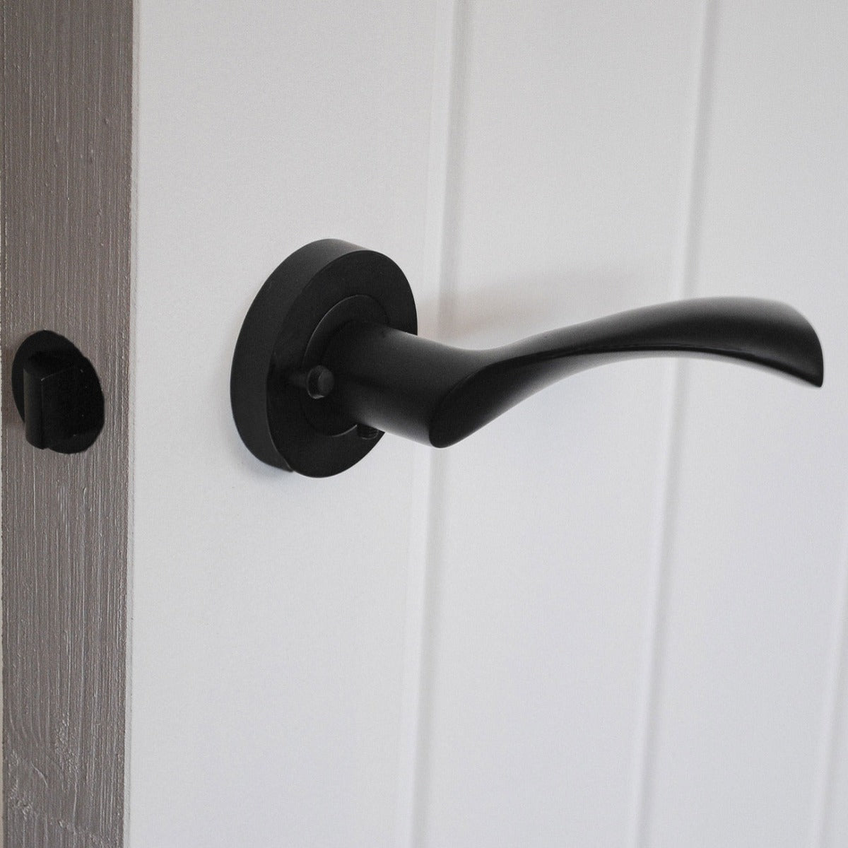 ONYX Design Push Button Privacy Twirl Lever in Matt Black for Bathroom Doors