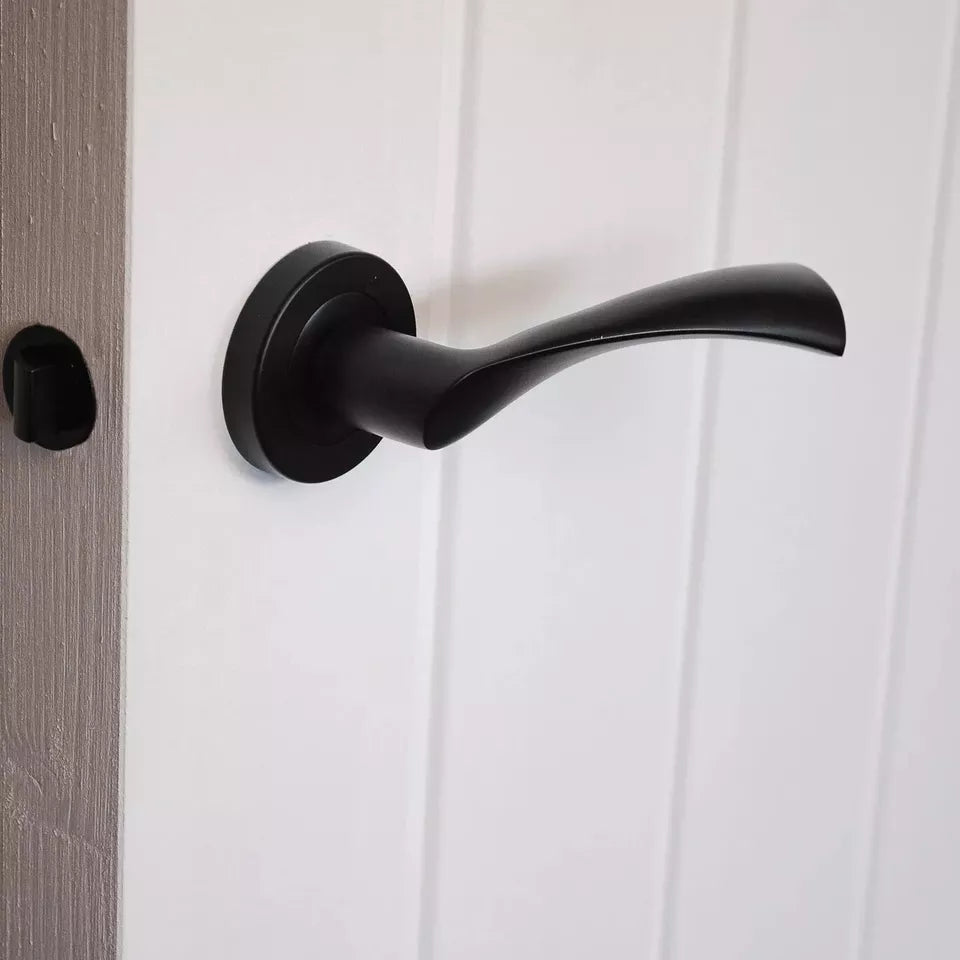 Twirl Lever on Rose Door Handle in Matt Black Finish