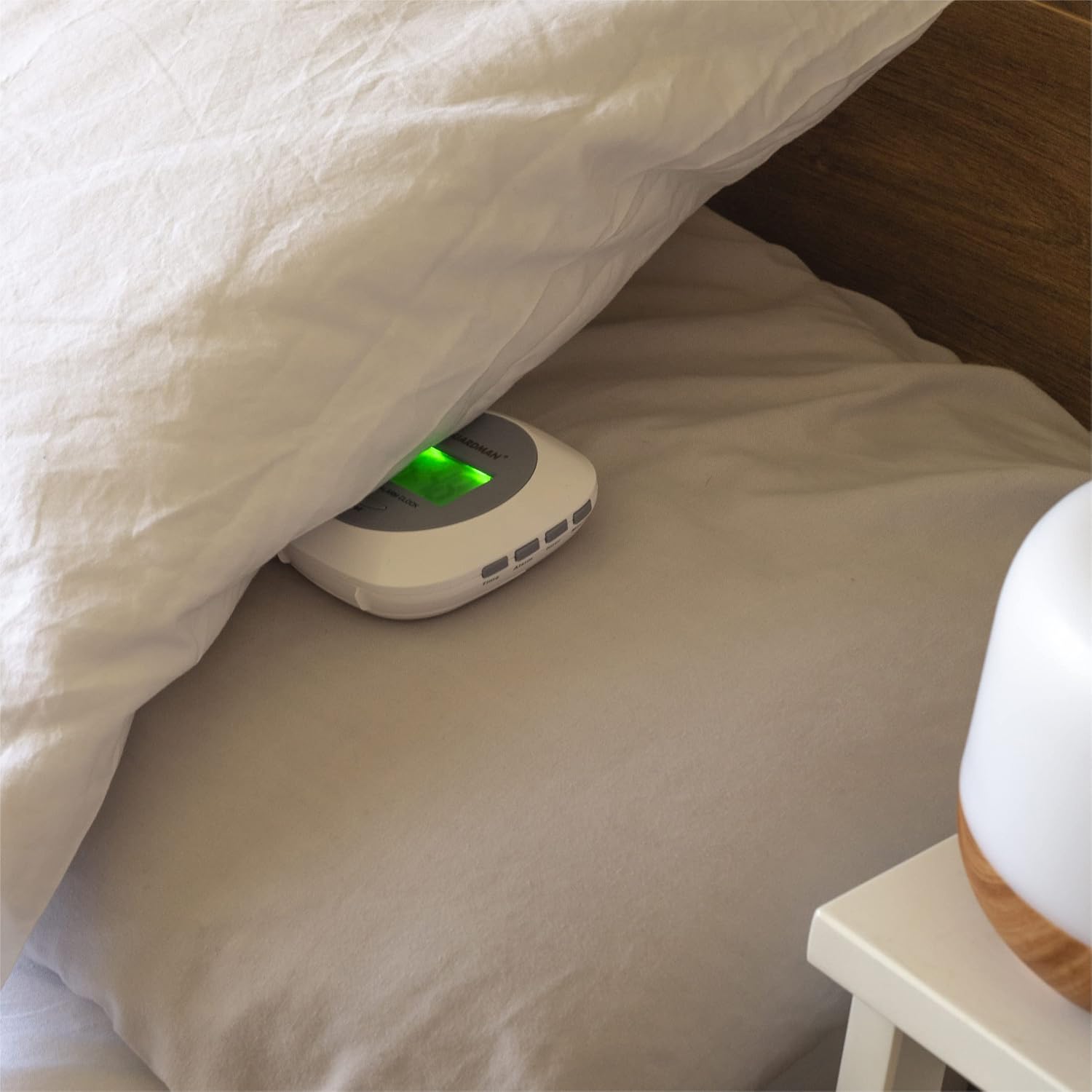 Aidapt Alarm Clock with Strong Under Pillow Vibrating Function - VM310A