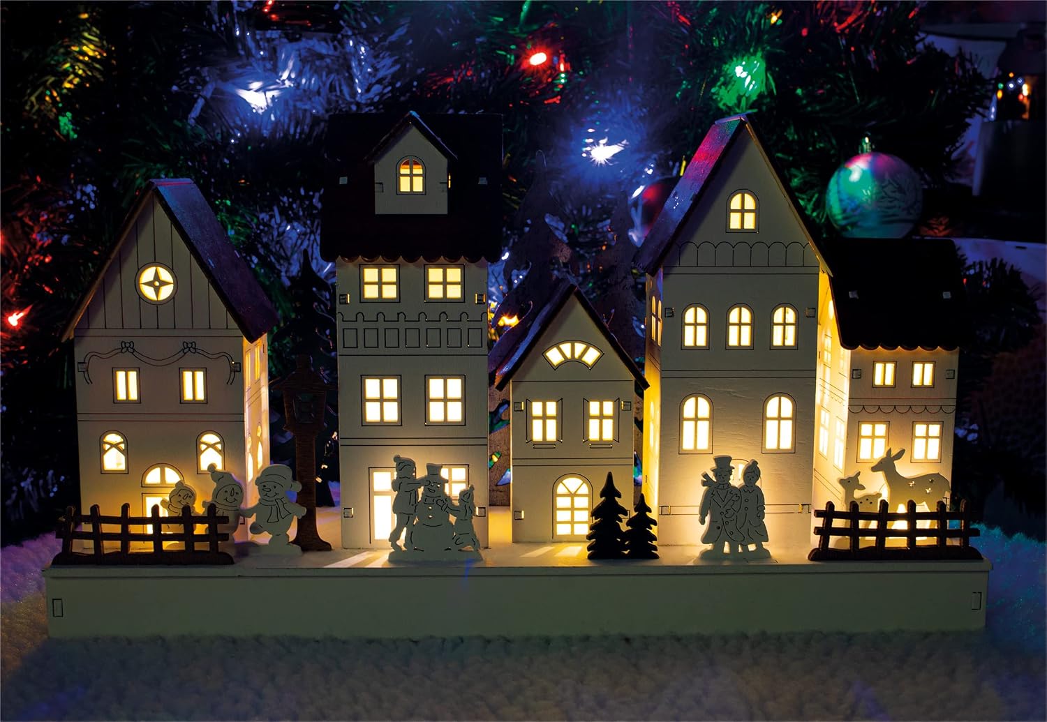 St Helens Home & Garden Battery Powered Wooden Light Up Festive Scene - GH962