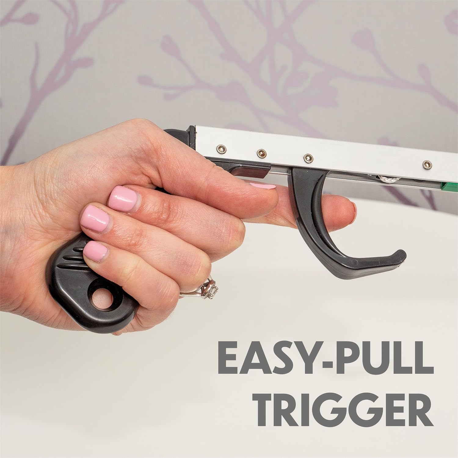 Aidapt 32 Inch Folding Reacher Grabber With Magnetic Tip - VM901B