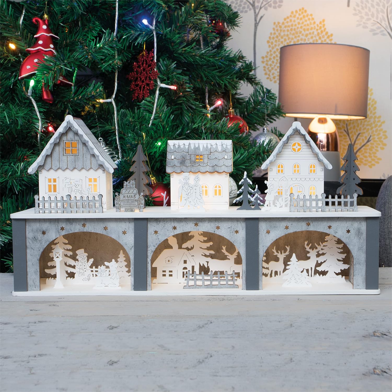 St Helens Home & Garden Battery Powered Wooden Light Up Festive Scene - GH961