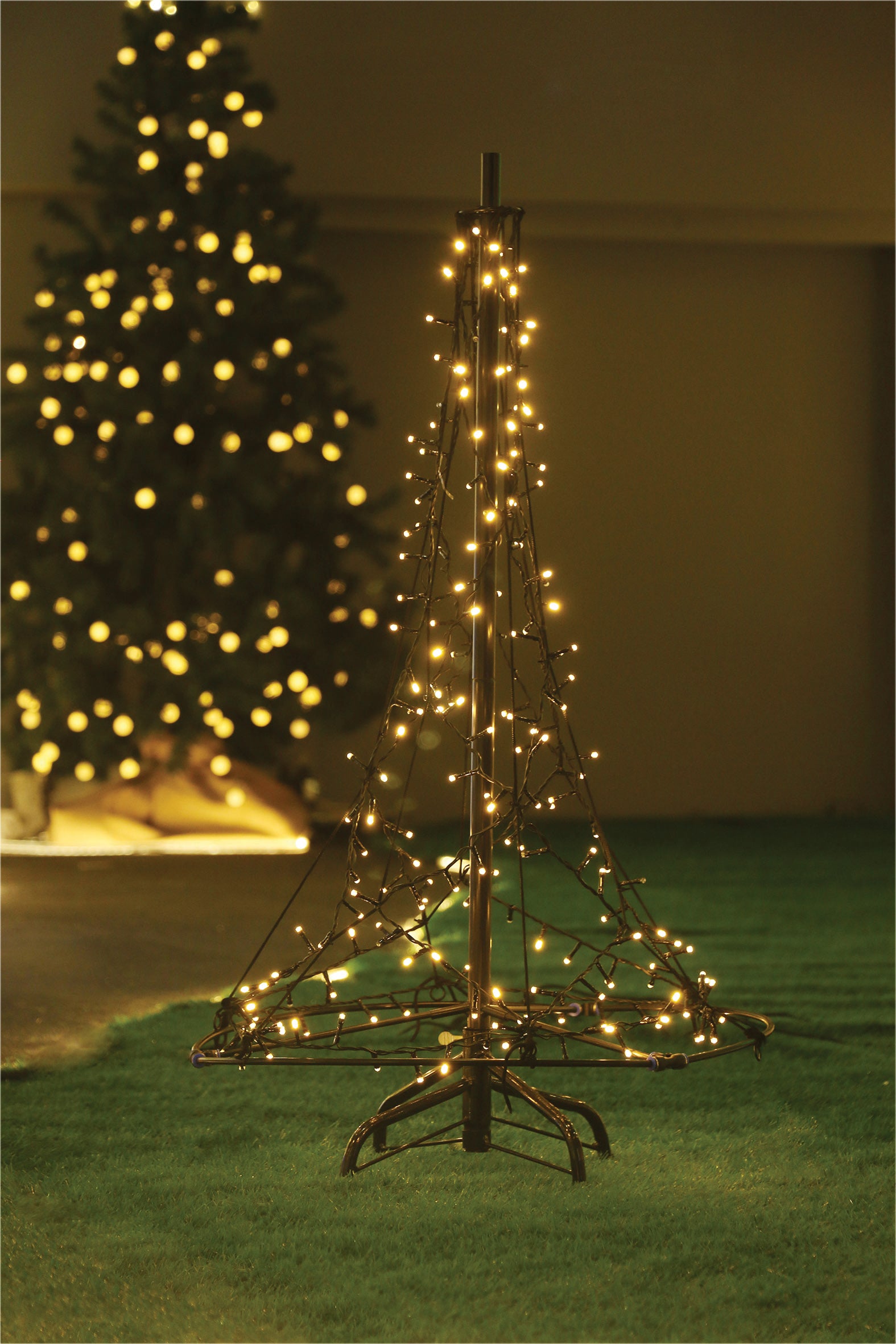 Xmas Haus Pre Lit Christmas Tree with Warm White LEDs, Twinkle, Timer PSU