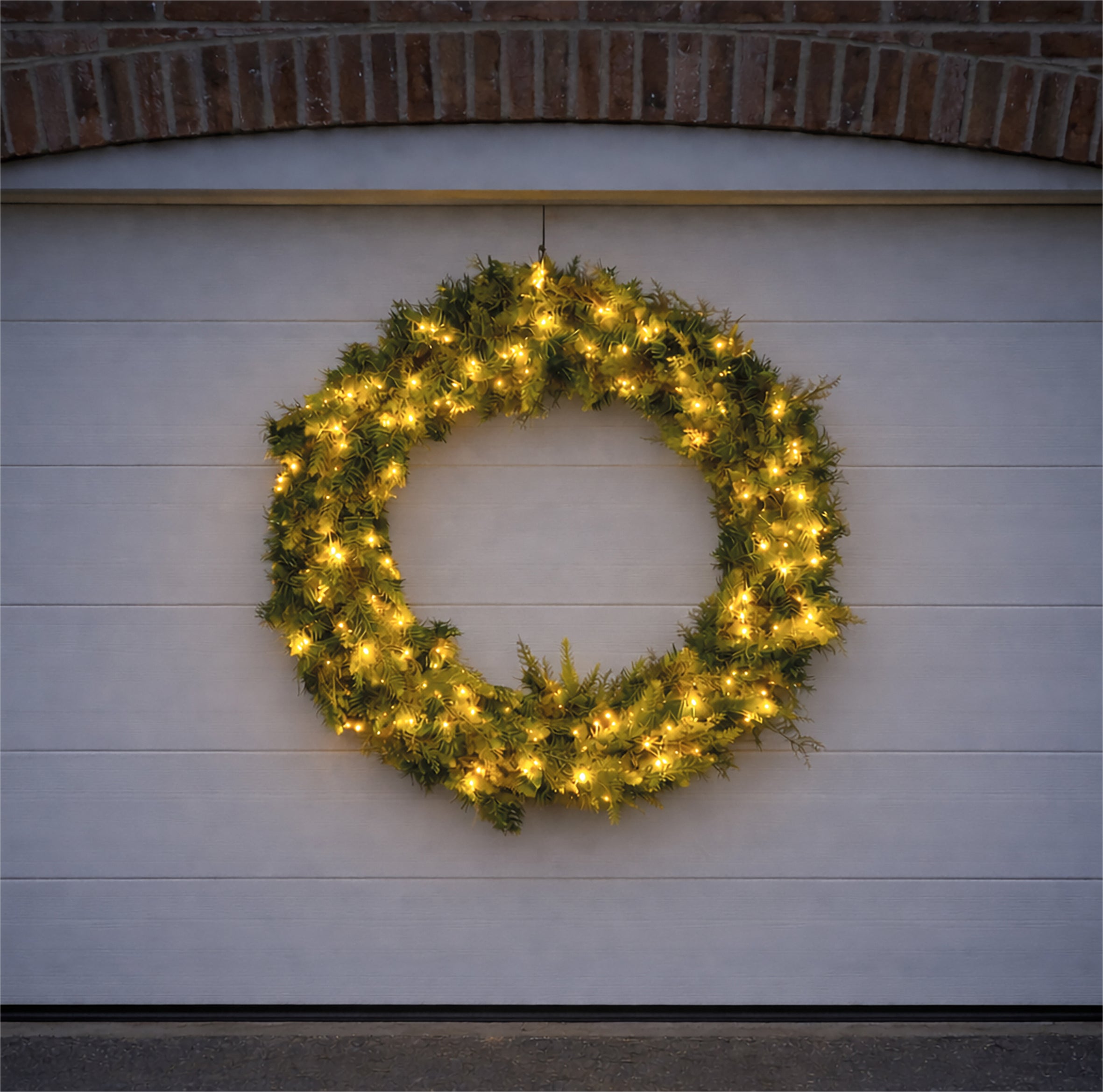 Xmas Haus 200 LED's Warm White Wreath Outdoor Decoration with Timer 94CM