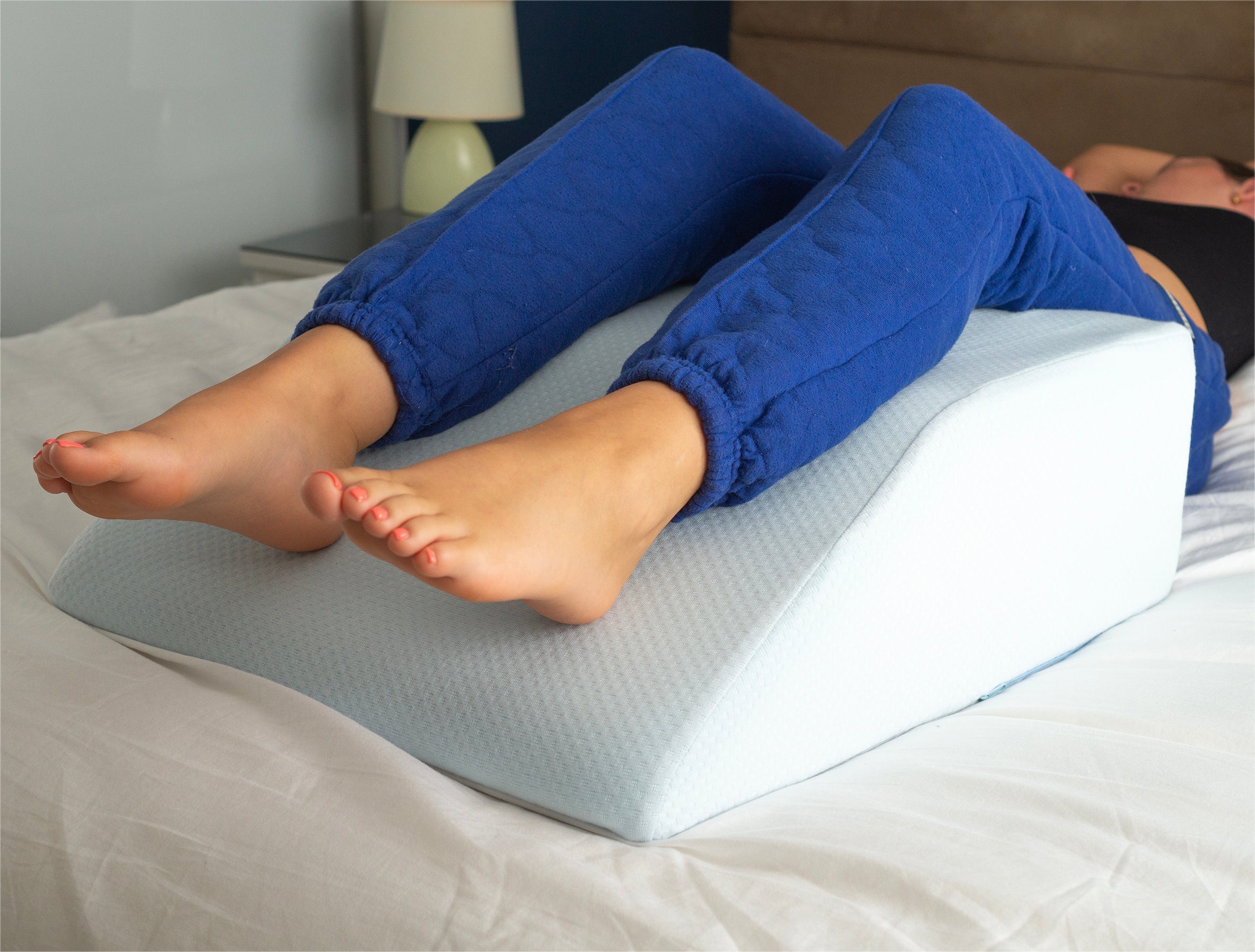Memory Foam Leg Wedge Cushion with Cooling Gel Layer - VG886A