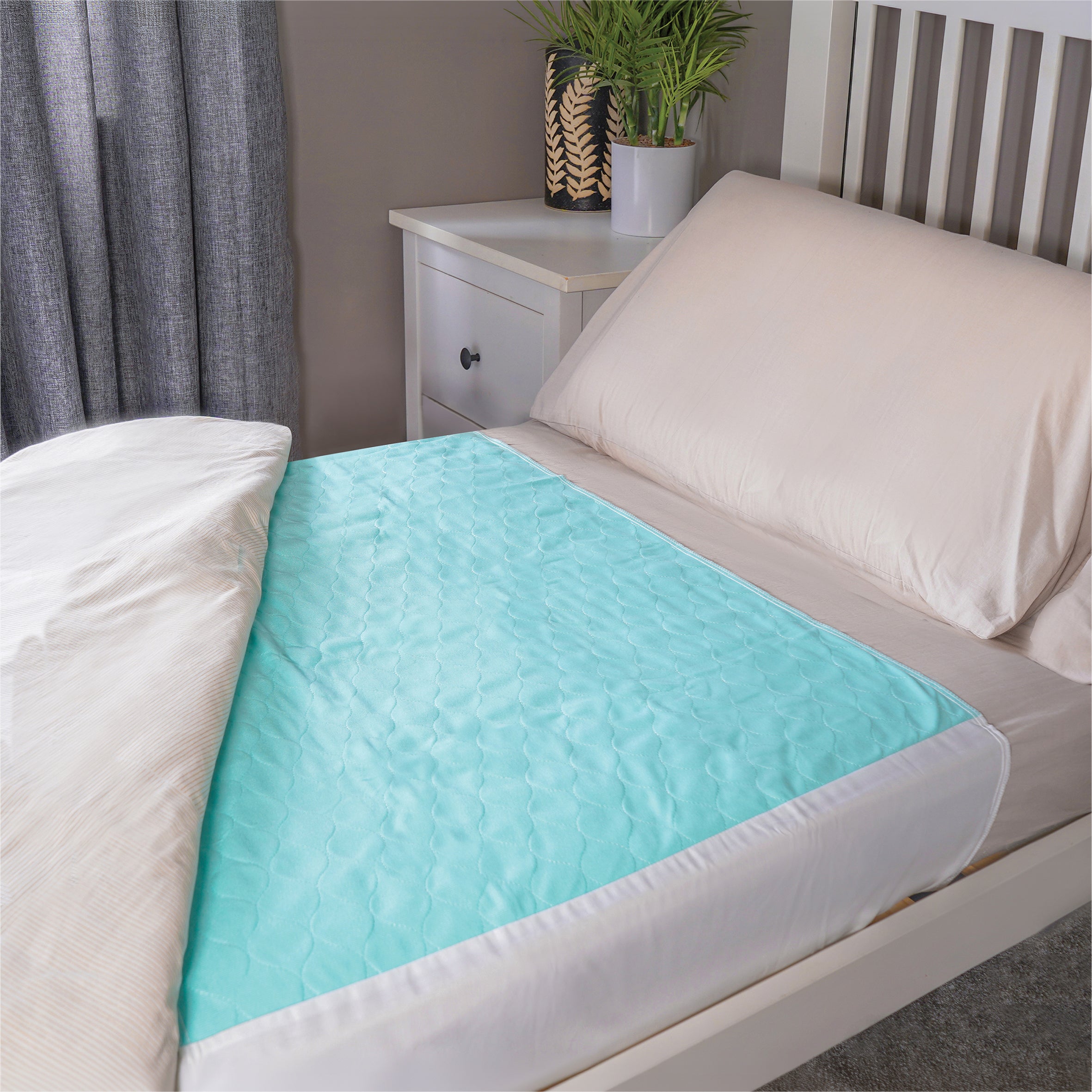 Washable Incontinence Bed Pads - Pack of 2 with Tuck Flaps - VM842E