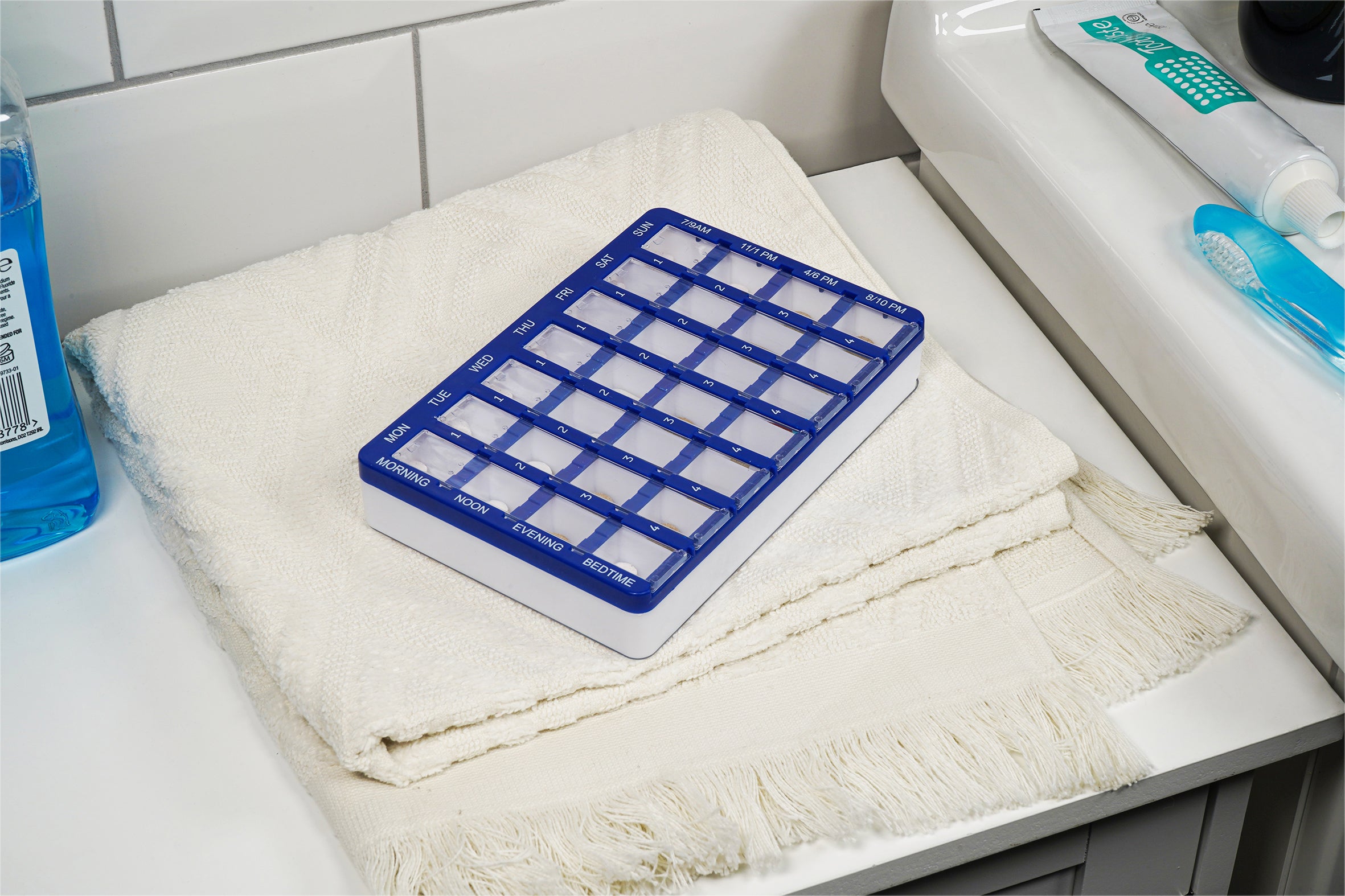 Weekly 28 Compartment Pill Box - VM931AG